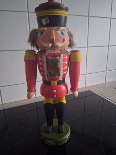 Nussknacker aus seiffen vero - nussknacker, seiffen,
