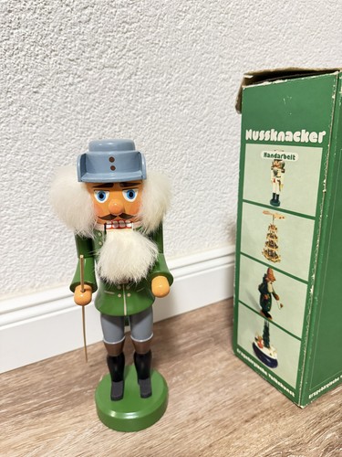 Nussknacker aus dem erzgebirge - aus,
